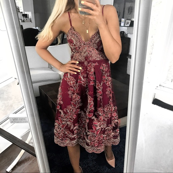 🆕 BURGUNDY GOLD EMBROIDERED MIDI DRESS! - Picture 2 of 11